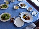 船の中でコース料理！