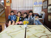 ソファーに座ってお客さん気分！