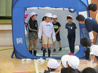 避難所テントに入ってみました。