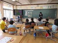 スライドで３大栄養素を学びました。