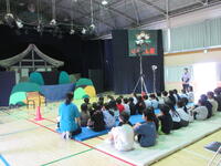 体育館が劇場に！