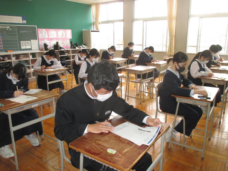 調査シールを貼付する