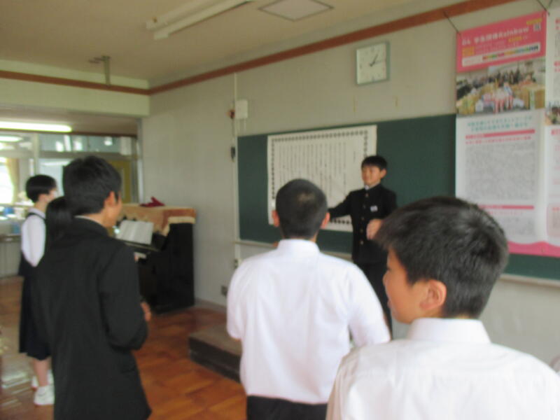 歌を歌う様子②