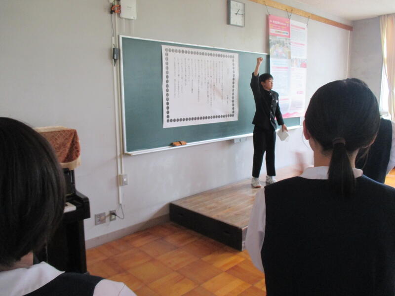 歌を歌う様子⑤